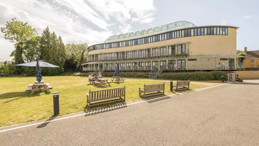 uni club exterior